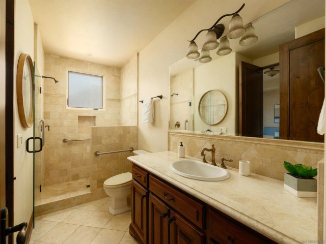 636 Wrelton Dr, La Jolla, CA 92037