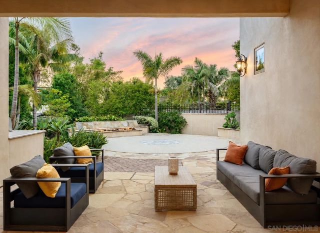 636 Wrelton Dr, La Jolla, CA 92037