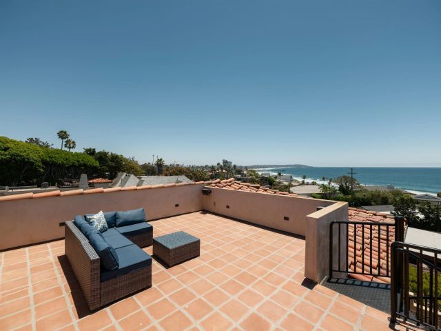 636 Wrelton Dr, La Jolla, CA 92037