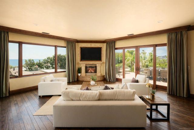 636 Wrelton Dr, La Jolla, CA 92037