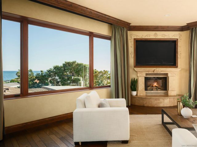 636 Wrelton Dr, La Jolla, CA 92037