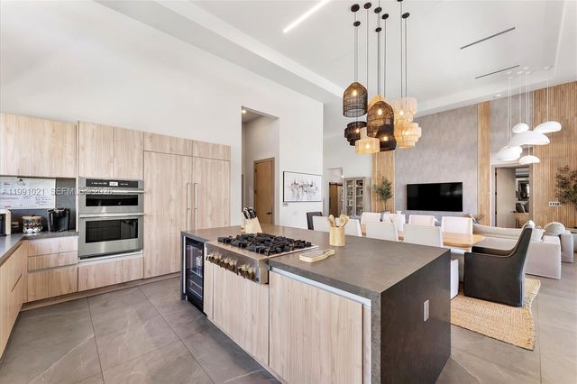 2215 NE 19th St, Fort Lauderdale, FL 33305