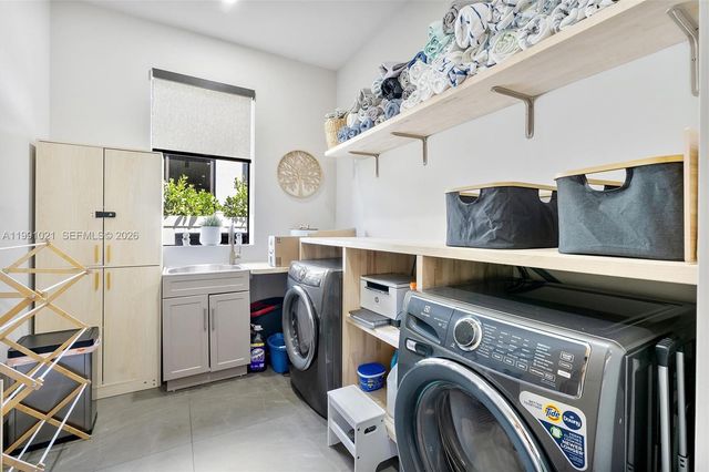 2215 NE 19th St, Fort Lauderdale, FL 33305