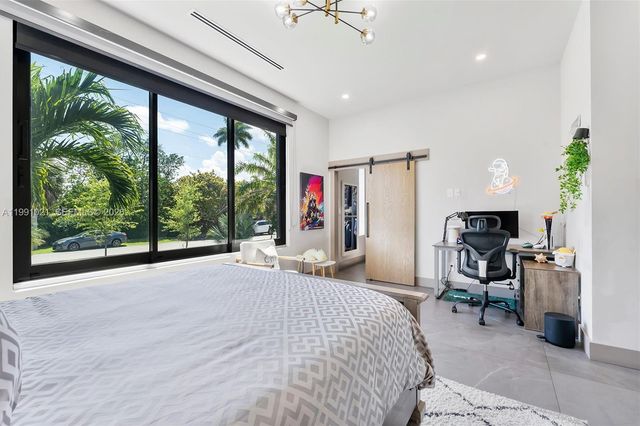 2215 NE 19th St, Fort Lauderdale, FL 33305