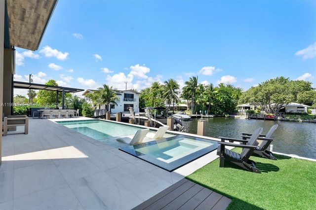 2215 NE 19th St, Fort Lauderdale, FL 33305