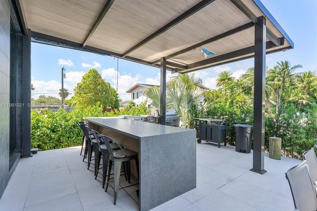2215 NE 19th St, Fort Lauderdale, FL 33305