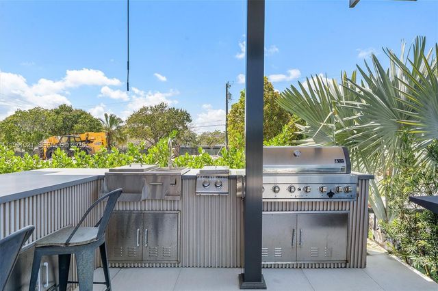 2215 NE 19th St, Fort Lauderdale, FL 33305