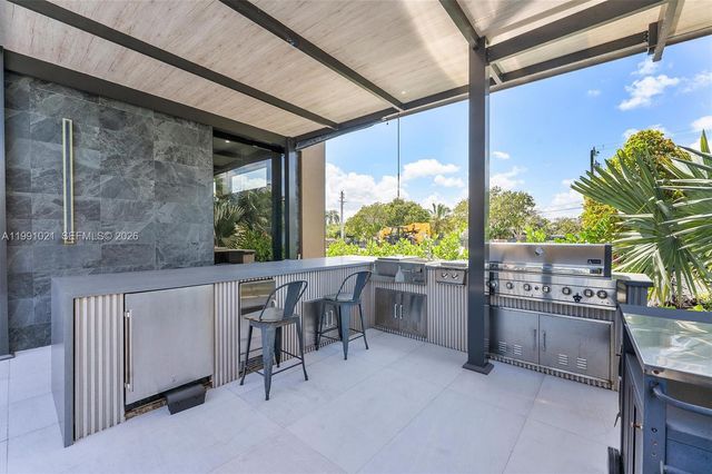 2215 NE 19th St, Fort Lauderdale, FL 33305