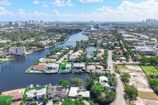 2215 NE 19th St, Fort Lauderdale, FL 33305