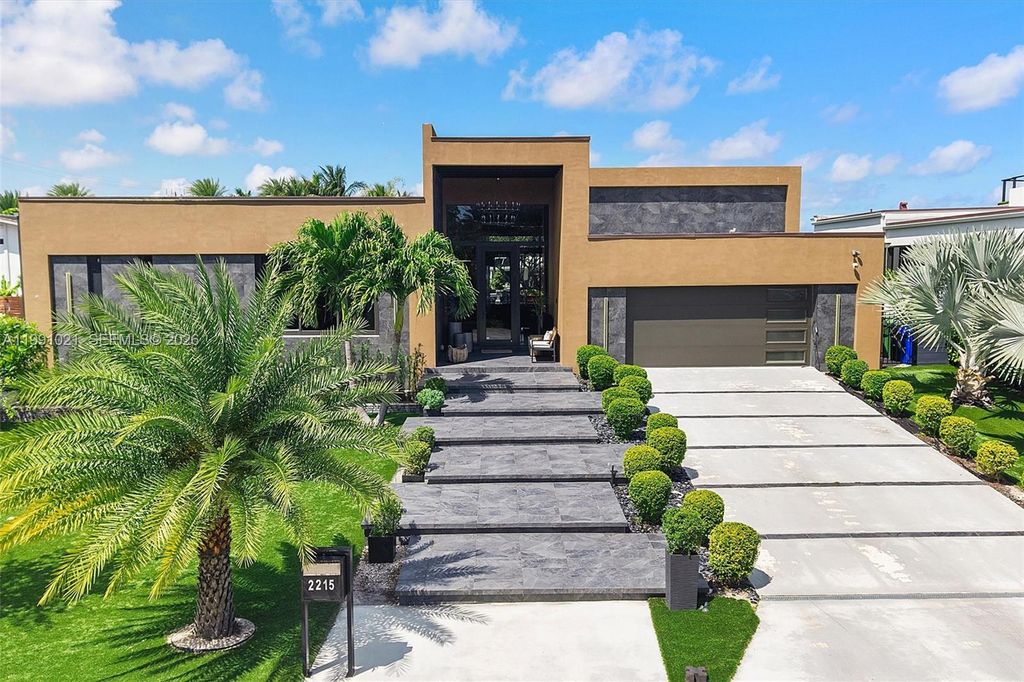 2215 NE 19th St, Fort Lauderdale, FL 33305