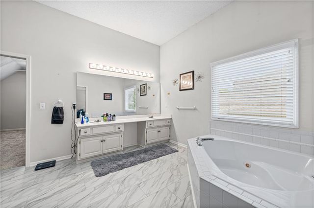 9407 N Tracy Avenue, Kansas City, MO 64155