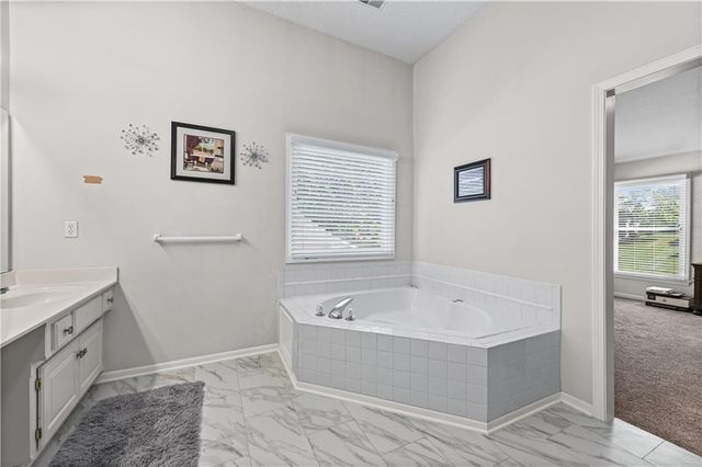 9407 N Tracy Avenue, Kansas City, MO 64155