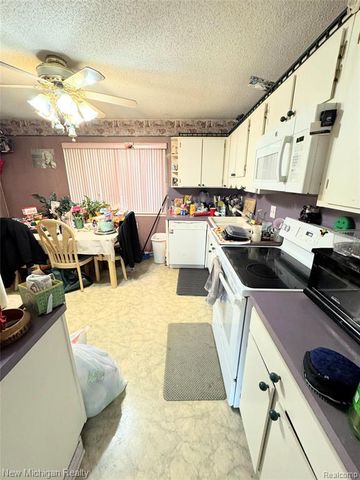 25888 Carl Street, Roseville, MI 48066