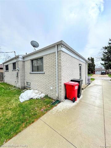 25888 Carl Street, Roseville, MI 48066