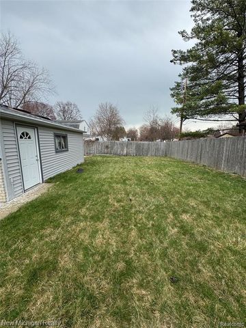 25888 Carl Street, Roseville, MI 48066