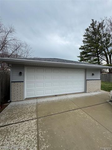 25888 Carl Street, Roseville, MI 48066
