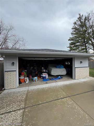 25888 Carl Street, Roseville, MI 48066