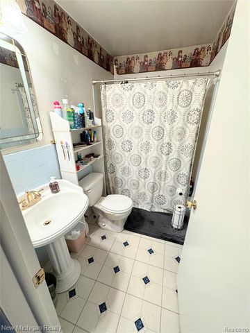 25888 Carl Street, Roseville, MI 48066