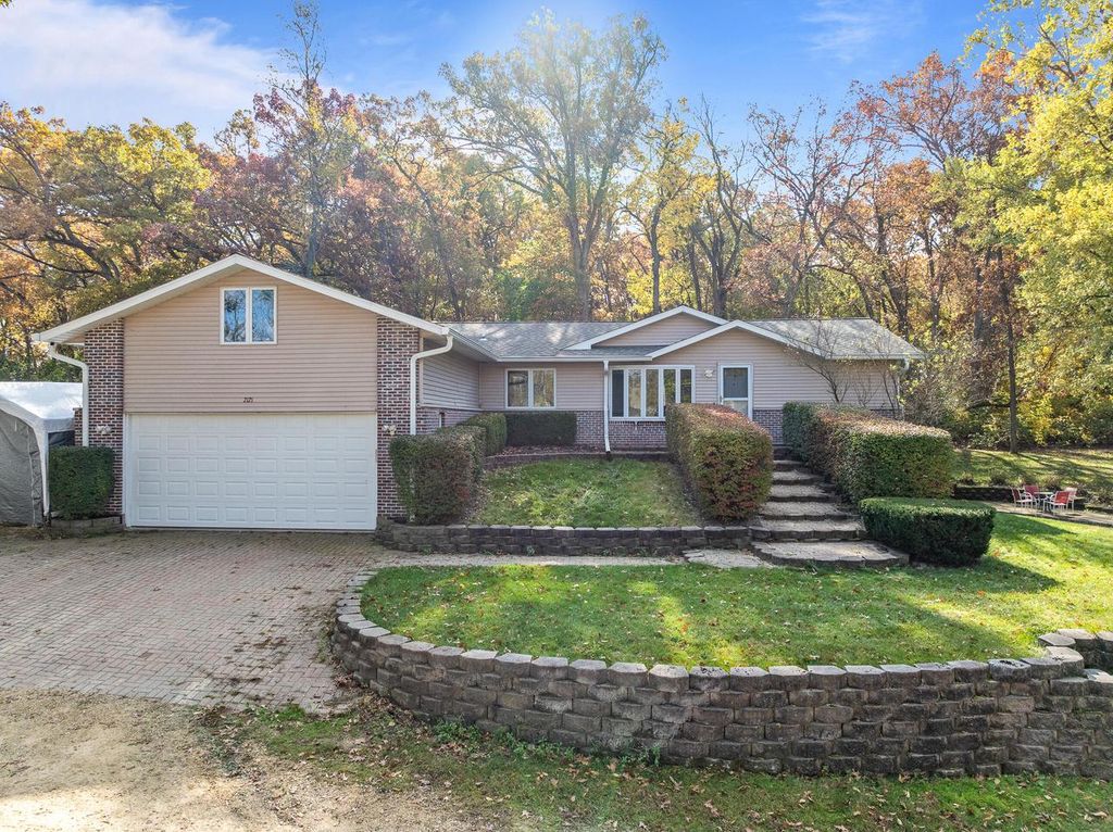 2121 Adelia AVENUE, Delavan, WI 53115