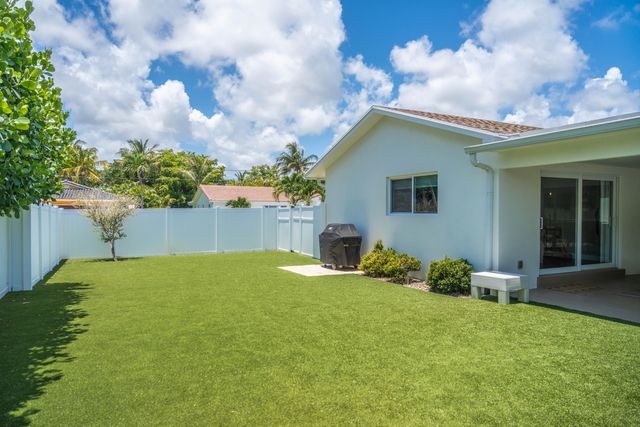 1058 NW 6th Drive, Boca Raton, FL 33486