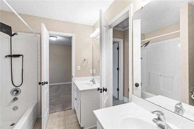 1501 Johnston Drive, Raymore, MO 64083