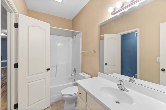 1501 Johnston Drive, Raymore, MO 64083