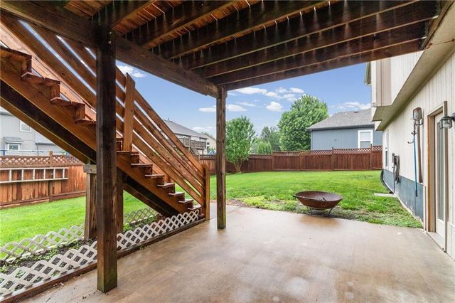 1501 Johnston Drive, Raymore, MO 64083