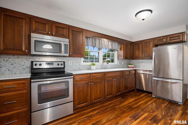 433 E FERNWOOD Street, Morton, IL 61550