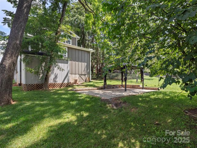 862 Sand Hill Road, Asheville, NC 28806