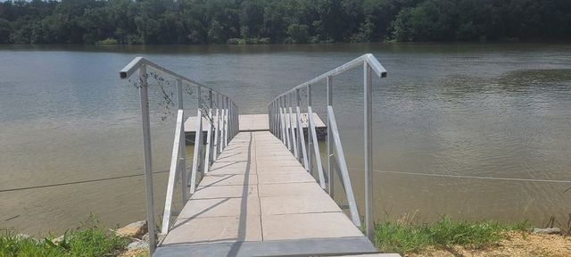 2563 Hardin Bottom River Rd, Clifton, TN 38425