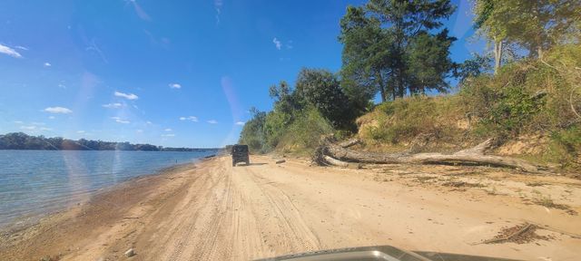 2563 Hardin Bottom River Rd, Clifton, TN 38425