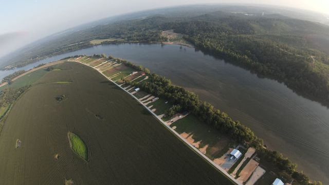 2563 Hardin Bottom River Rd, Clifton, TN 38425