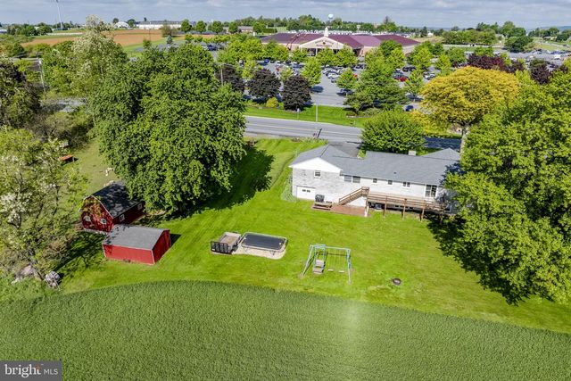 1041 SPRINGVILLE RD, East Earl, PA 17519