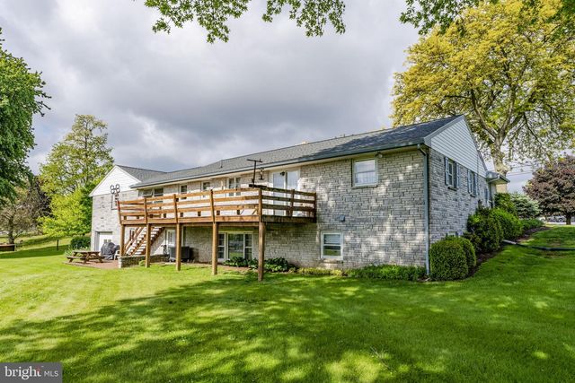 1041 SPRINGVILLE RD, East Earl, PA 17519