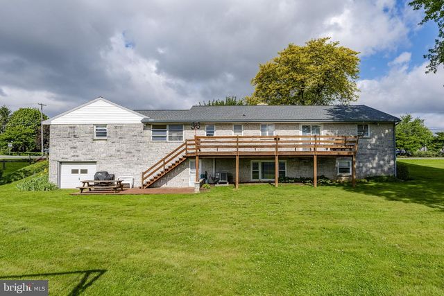 1041 SPRINGVILLE RD, East Earl, PA 17519