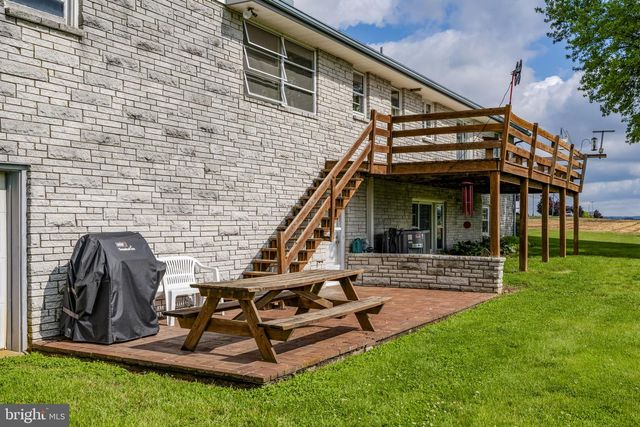 1041 SPRINGVILLE RD, East Earl, PA 17519
