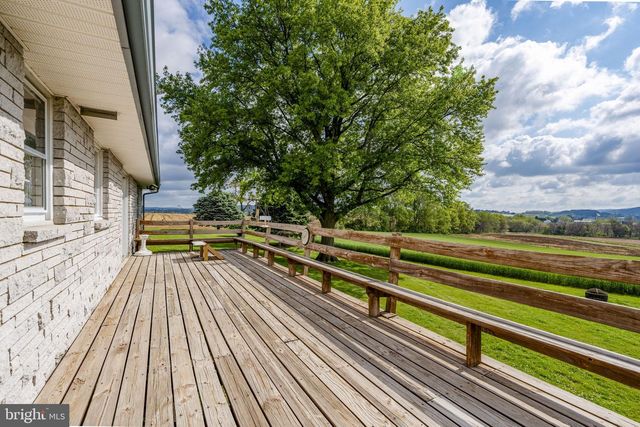 1041 SPRINGVILLE RD, East Earl, PA 17519
