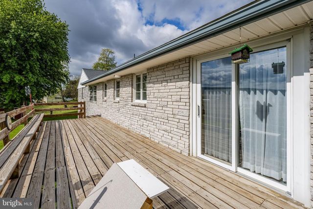1041 SPRINGVILLE RD, East Earl, PA 17519