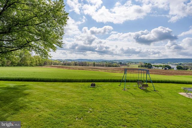 1041 SPRINGVILLE RD, East Earl, PA 17519