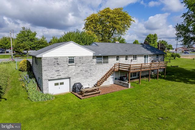 1041 SPRINGVILLE RD, East Earl, PA 17519