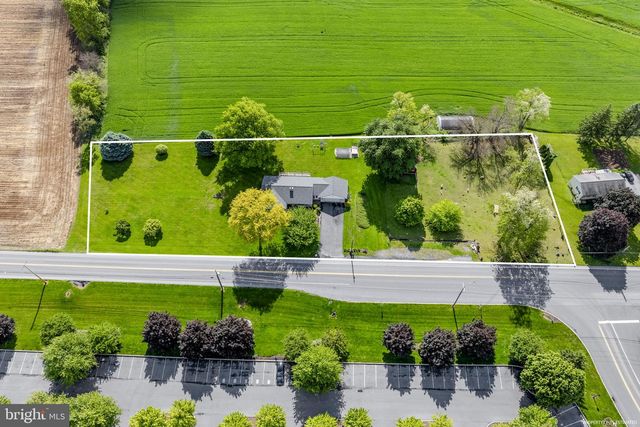 1041 SPRINGVILLE RD, East Earl, PA 17519