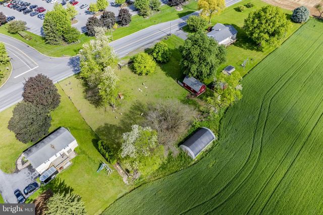 1041 SPRINGVILLE RD, East Earl, PA 17519