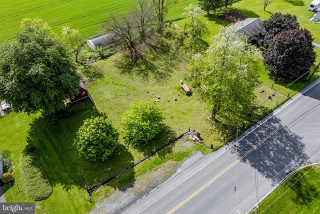 1041 SPRINGVILLE RD, East Earl, PA 17519