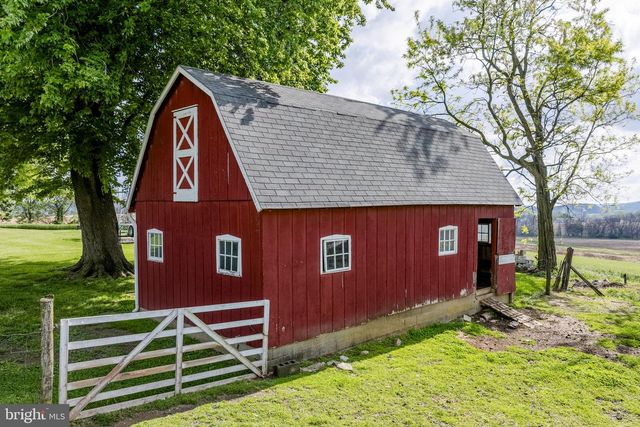 1041 SPRINGVILLE RD, East Earl, PA 17519