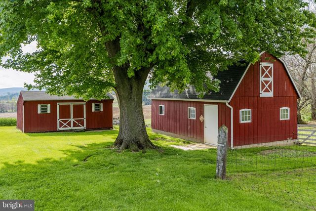 1041 SPRINGVILLE RD, East Earl, PA 17519
