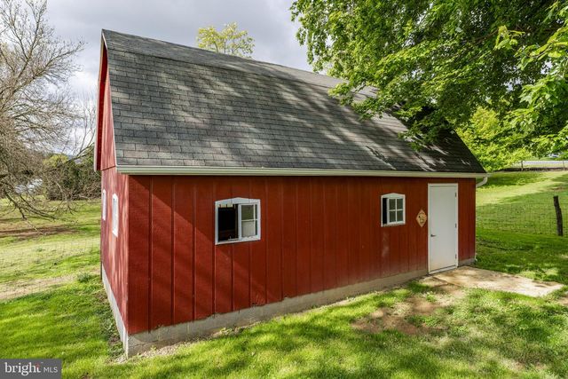 1041 SPRINGVILLE RD, East Earl, PA 17519