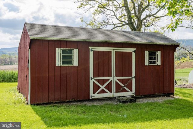 1041 SPRINGVILLE RD, East Earl, PA 17519