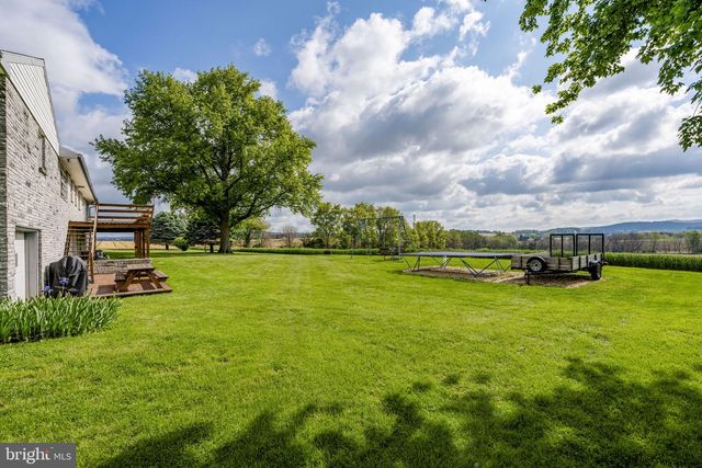 1041 SPRINGVILLE RD, East Earl, PA 17519