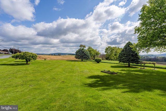 1041 SPRINGVILLE RD, East Earl, PA 17519