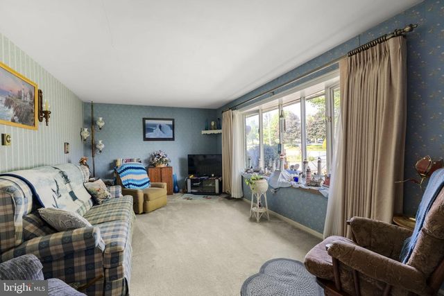 1041 SPRINGVILLE RD, East Earl, PA 17519